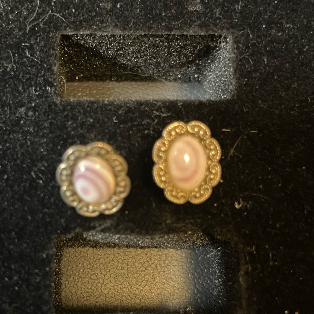 Pink Oval Cameo Stud Earrings ā Gold-Tone, Feminine & Classicā